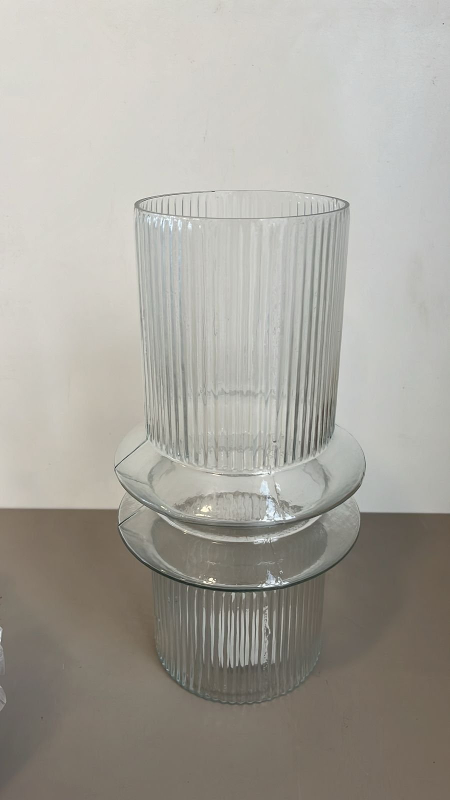 VASO VIDRO COMPRIDO DETALHE BASE 16X16X30CM ENTRECASA 22465