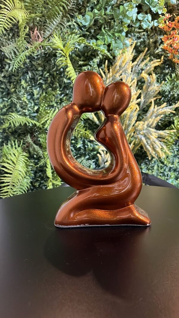 ESTATUA BEIJO CERAMICA JUDITE 309