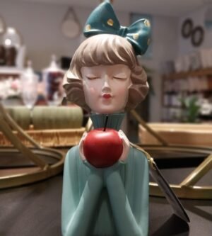 ESCULTURA BONECA COM MACA WOLFF 61491