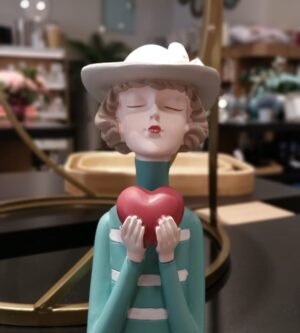 ESCULTURA BONECA COM CORACAO WOLFF 61495
