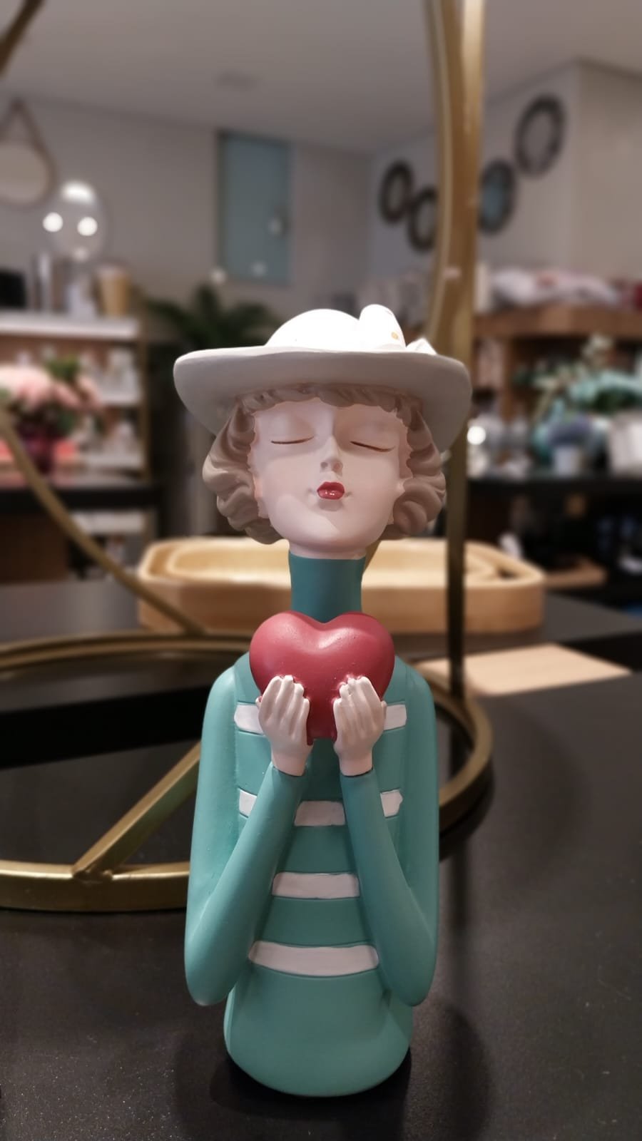 ESCULTURA BONECA COM CORACAO WOLFF 61495