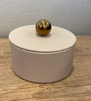ADORNO DE METAL DOURADO COM BASE DE MADEIRA