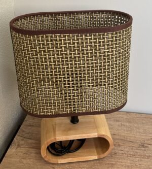 ABAJUR EM MADEIRA E PVC 30X22CM